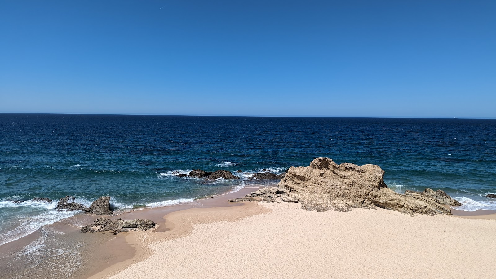 Praia da Samouqueira'in fotoğrafı çok temiz temizlik seviyesi ile