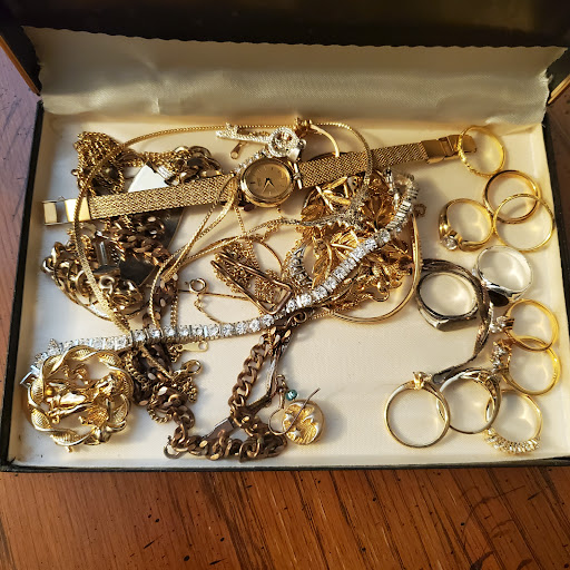 Gold Dealer «Gold & Jewelry Direct», reviews and photos, 460 W Virginia St, Crystal Lake, IL 60014, USA
