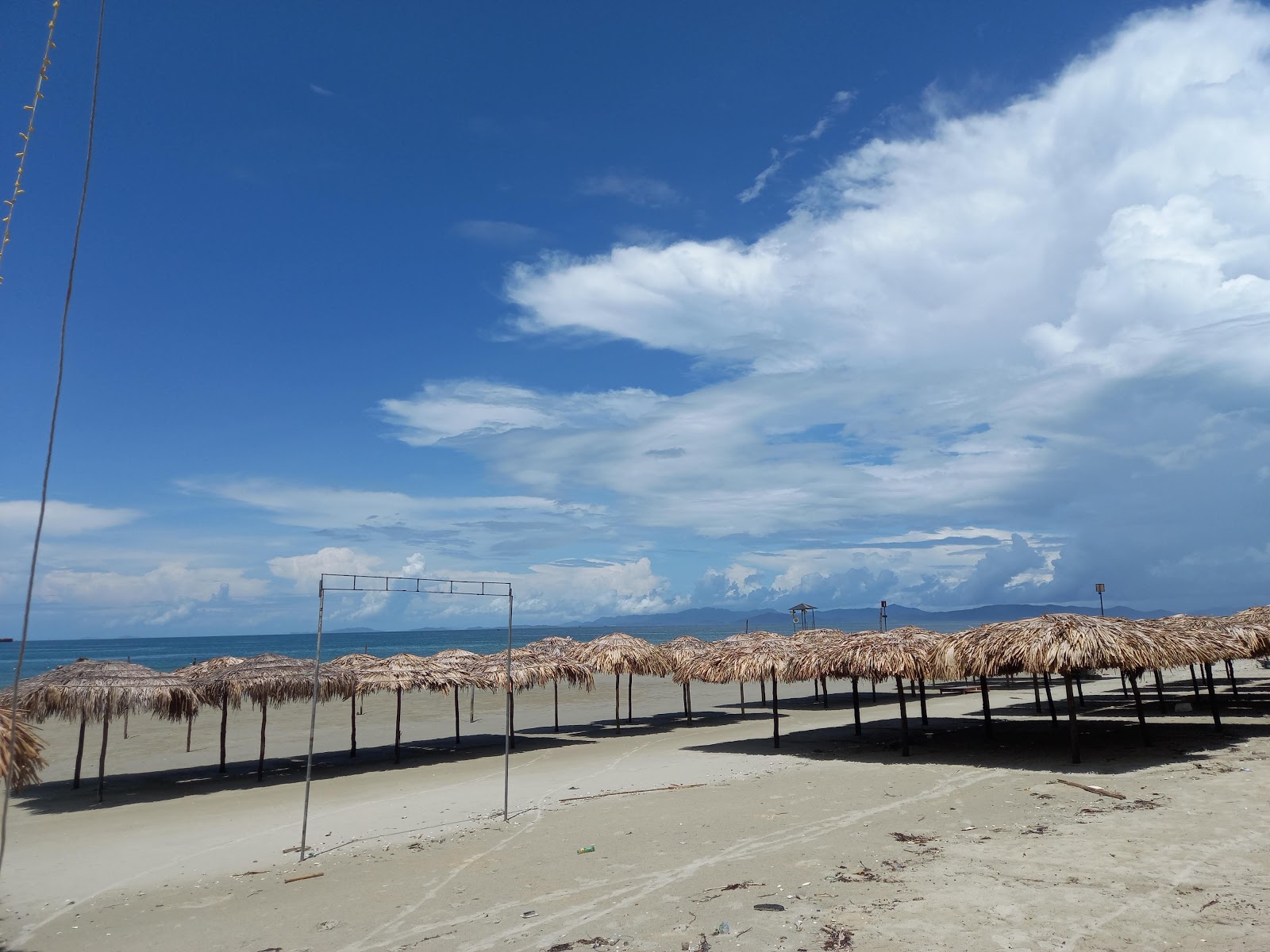 Van Chay Beach'in fotoğrafı uçurumlarla desteklenmiş