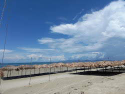 Van Chay Beach'in fotoğrafı uçurumlarla desteklenmiş