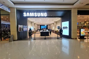 Samsung Experience Store - Mall Summarecone Bekasi image