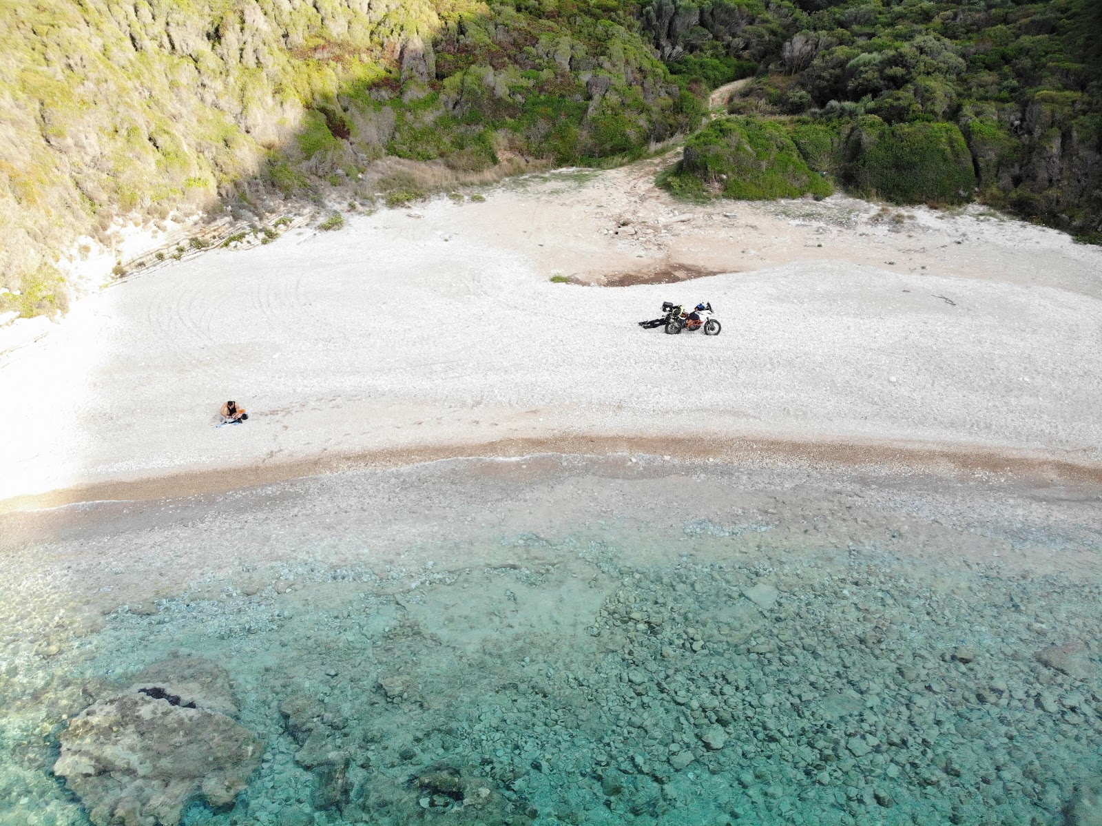Φωτογραφία του Iliodoros beach άγρια περιοχή