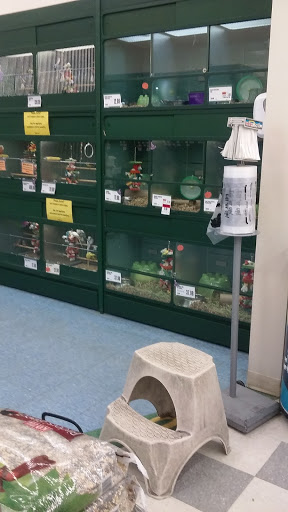 Pet Supply Store «Pet Supplies Plus», reviews and photos, 4024 Elkhart Rd #27, Goshen, IN 46526, USA