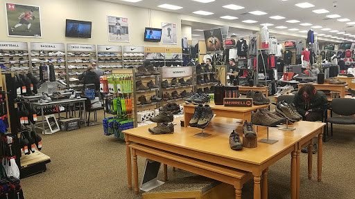 Sporting Goods Store «SCHEELS», reviews and photos, 4710 Golf Rd, Eau Claire, WI 54701, USA