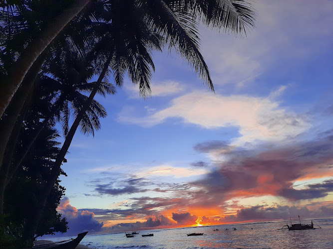 Pantai Pasir Putih MANGLENDAP