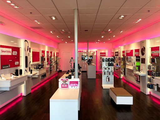 Cell Phone Store «T-Mobile», reviews and photos, 4243 E 136th Ave #142, Thornton, CO 80602, USA