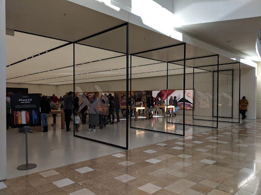 Computer Store «Apple Chandler Fashion Center», reviews and photos, 3111 W Chandler Blvd, Chandler, AZ 85226, USA