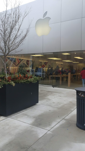 Computer Store «Apple Suburban Square», reviews and photos, 61 Saint James Pl, Ardmore, PA 19003, USA