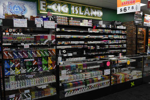 Tobacco Shop «Tundra Smoke Shop», reviews and photos, 2719 S Oneida St, Green Bay, WI 54304, USA