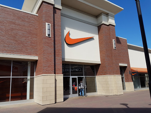 Clothing Store «Nike Factory Store», reviews and photos, 3905 Eagan Outlets Pkwy #200, Eagan, MN 55122, USA