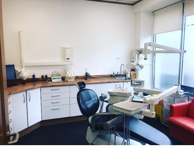 Reviews of Oak Tree Dental Centre Kirkintilloch in Glasgow - Dentist