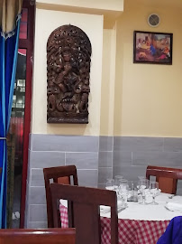 Atmosphère du Restaurant indien Avi Ravi à Suresnes - n°11