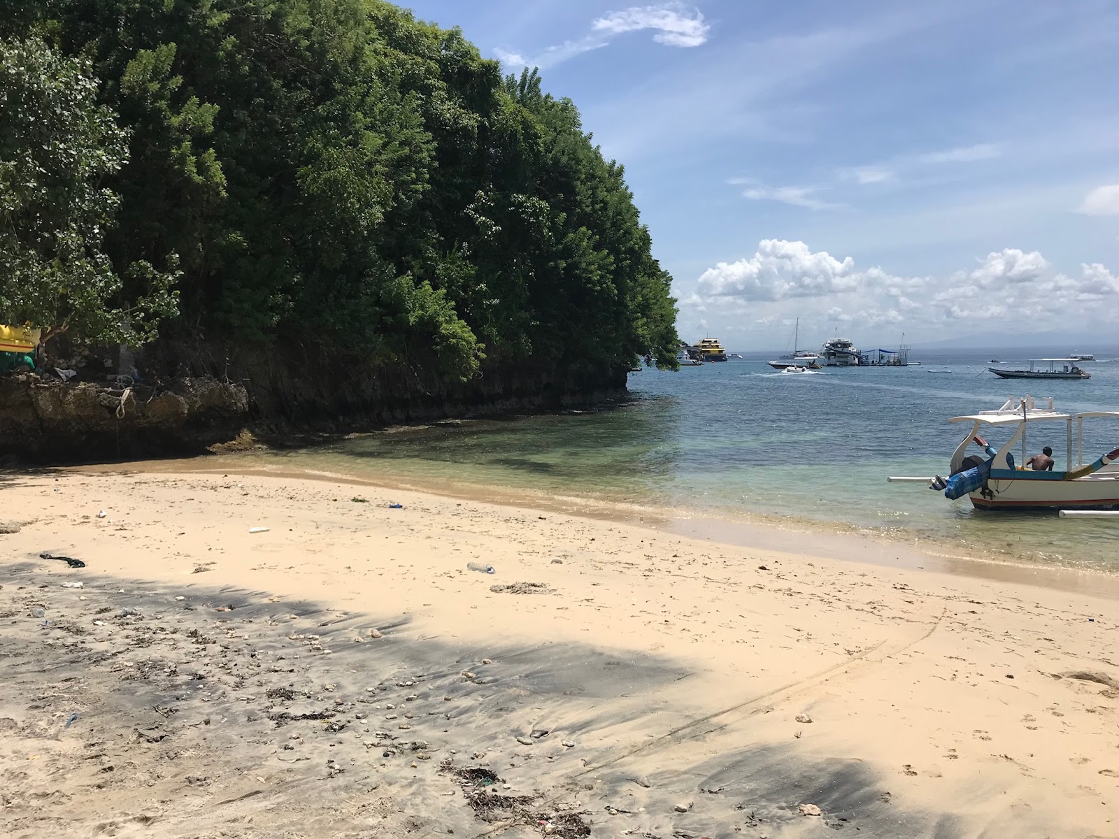 Fotografija Song Lambung Beach z turkizna čista voda površino