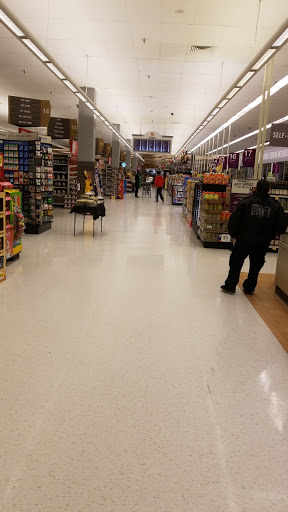 Grocery Store «Giant», reviews and photos, 1454 Chain Bridge Rd, McLean, VA 22101, USA