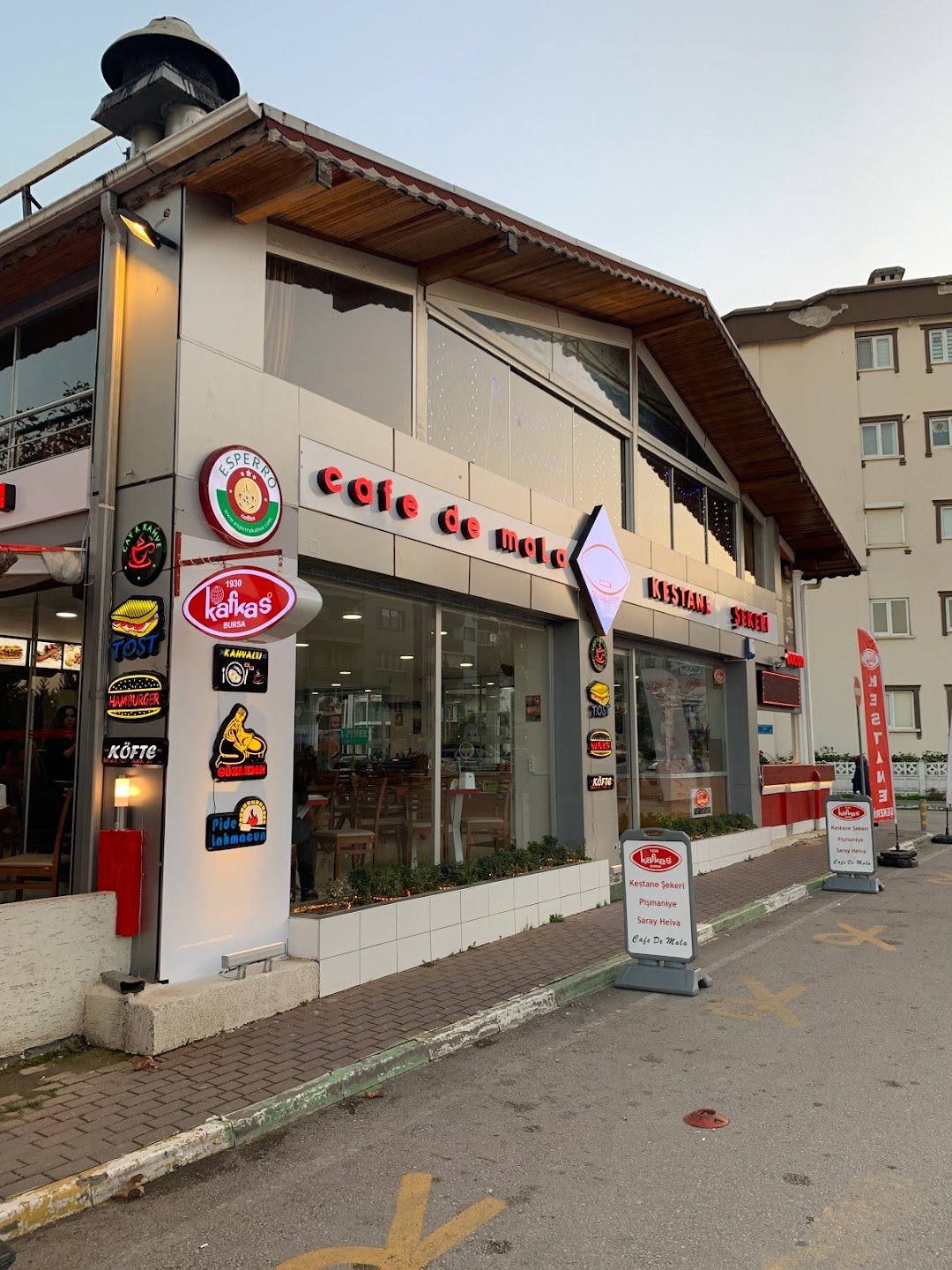 Cafe de Mola Gzelyal