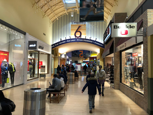 Great Lakes Crossing Outlets