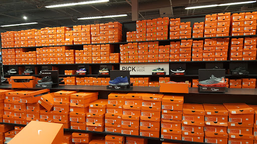 Clothing Store «Nike Factory Store», reviews and photos, 102 The Arches Cir, Deer Park, NY 11729, USA