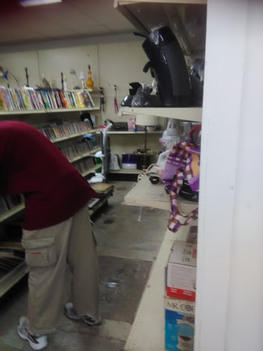 Thrift Store «The Salvation Army Family Store & Donation Center», reviews and photos, 2151 W Devon Ave, Chicago, IL 60659, USA