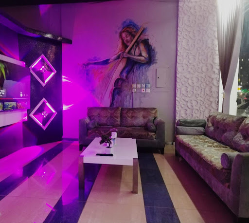 صالة الاسترخاء المميز للمساج والحمام المغربى وتجهيز العرسان 