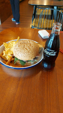 Plats et boissons du Restaurant de hamburgers Les burgers de Colette - Les Chartrons à Bordeaux - n°17