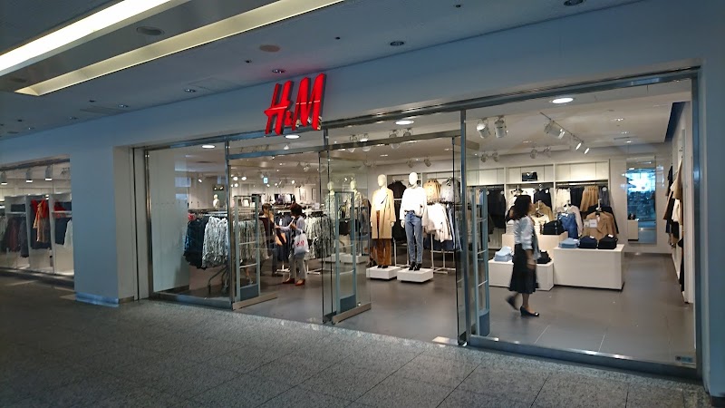 H&M ランドマークプラザ横浜店
