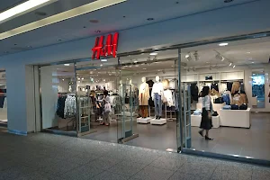 H&M image