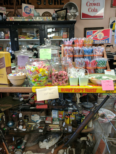 Grocery Store «Troutt Old Time General Store And Market», reviews and photos, 433 N 4th St, Paducah, KY 42001, USA