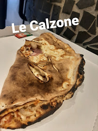 Calzone du Pizzeria Pizza Family à Rousson - n°1