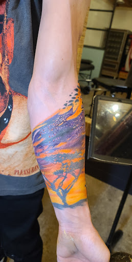 Tattoo Shop «Mothers Tattoo & Body Piercing», reviews and photos, 3625 Dixie Hwy, Elsmere, KY 41018, USA