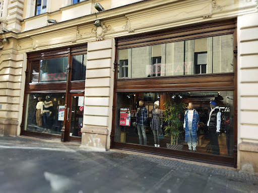 Stores to buy women's coats Belgrade