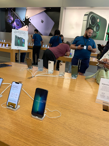 Computer Store «Apple Walnut Street», reviews and photos, 1607 Walnut St, Philadelphia, PA 19103, USA