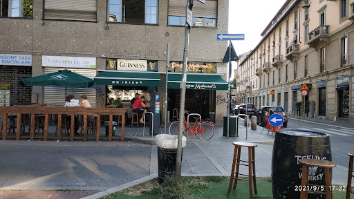Bar con calcio balilla Milano