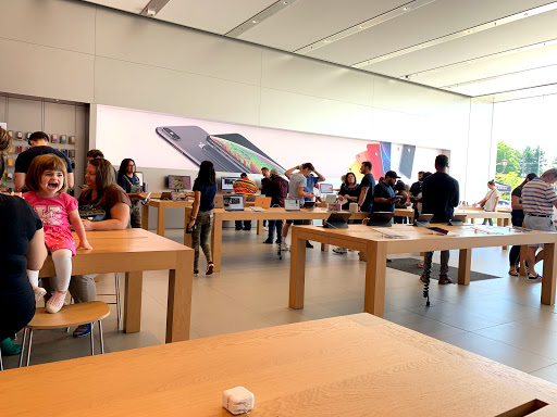 Computer Store «Apple Eton», reviews and photos, 28849 Chagrin Blvd, Woodmere, OH 44122, USA