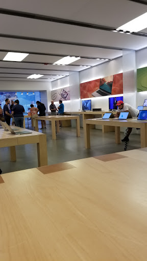 Computer Store «Apple Smith Haven», reviews and photos, 518 Smith Haven Mall, Lake Grove, NY 11755, USA