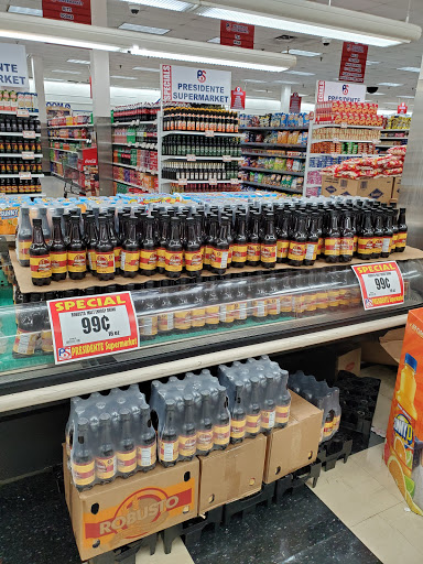 Shopping Mall «Manor Plaza Shopping Center», reviews and photos, 1000 NW 10th Ave, Fort Lauderdale, FL 33311, USA