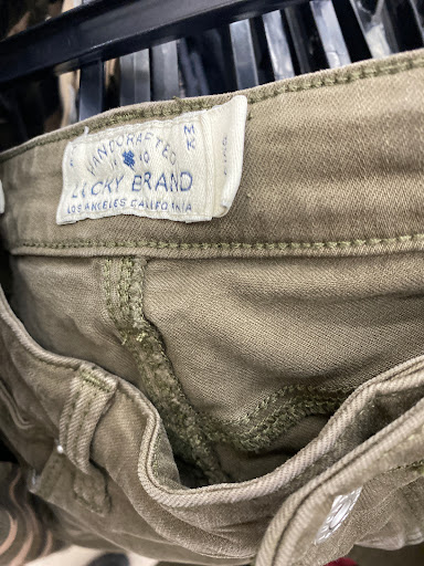 Thrift Store «Goodwill - Sherman Oaks», reviews and photos, 14760 Ventura Blvd, Sherman Oaks, CA 91403, USA