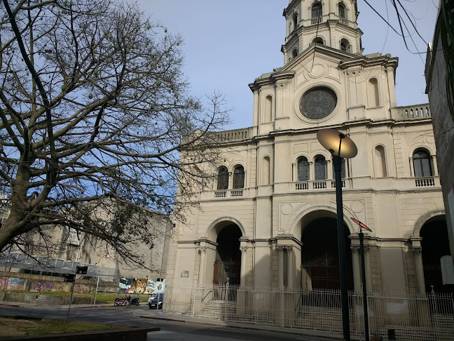 Plazoleta frente a Iglesia de San Francisco del Puerto - Montevideo