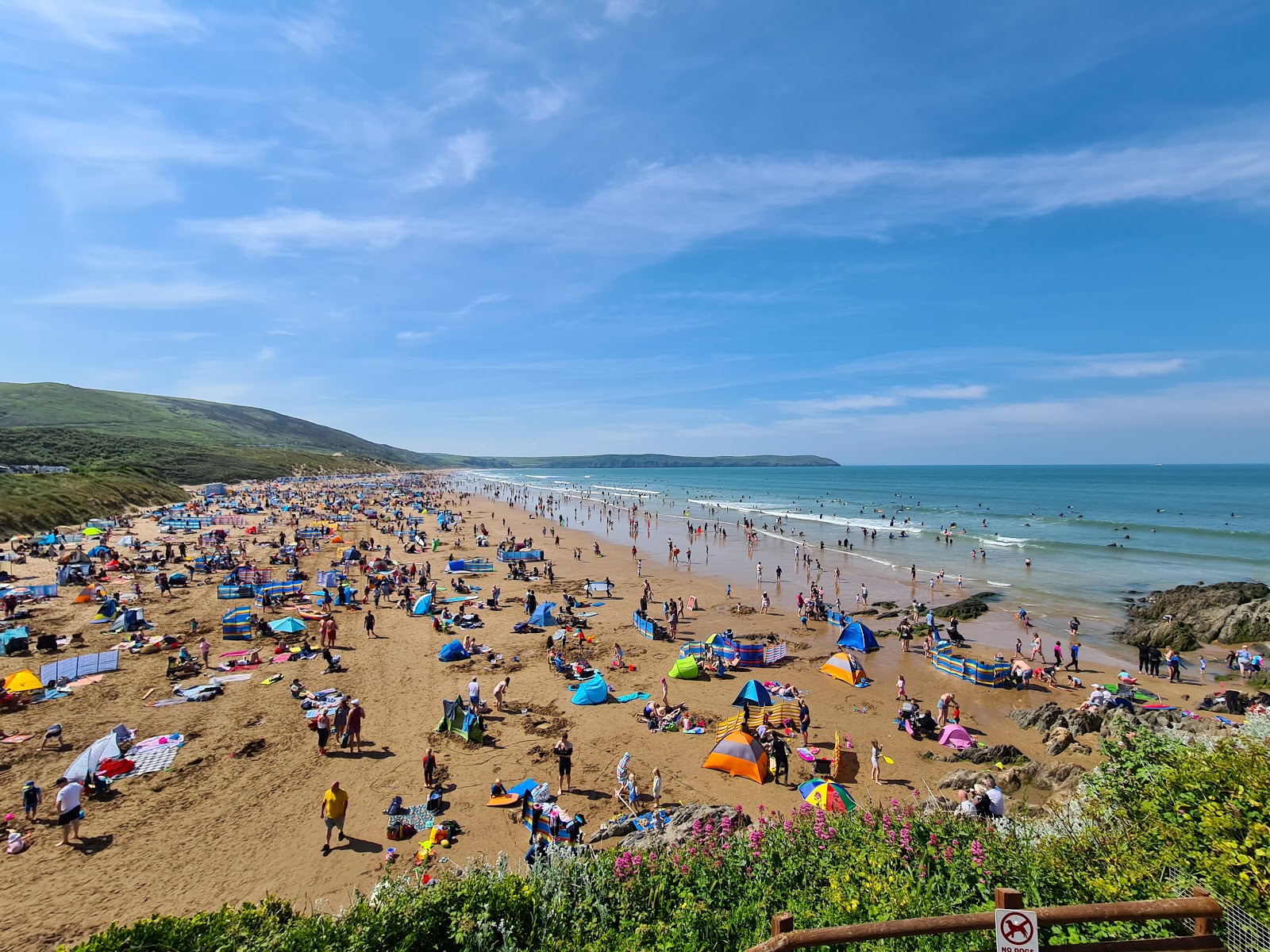 Foto af Woolacombe Strand med blåt rent vand overflade