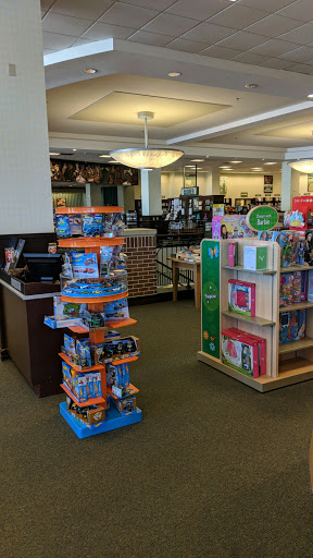 Book Store «Barnes & Noble Booksellers», reviews and photos, 5604 Bay St, Emeryville, CA 94608, USA