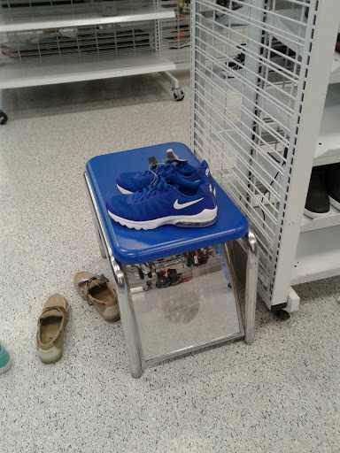 Clothing Store «Ross Dress for Less», reviews and photos, 2180 MacArthur Rd, Whitehall, PA 18052, USA