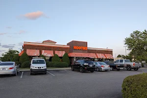 Hooters image