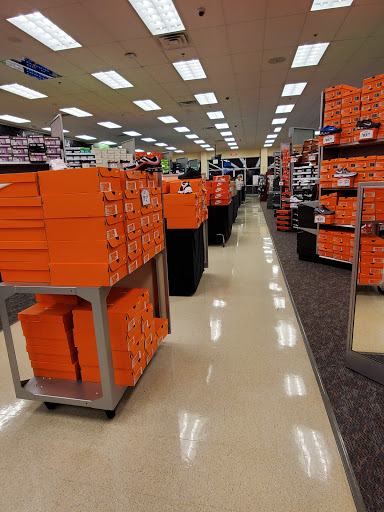 Shoe Store «Shoe Carnival», reviews and photos, 2540 Cumberland Blvd SE, Smyrna, GA 30080, USA