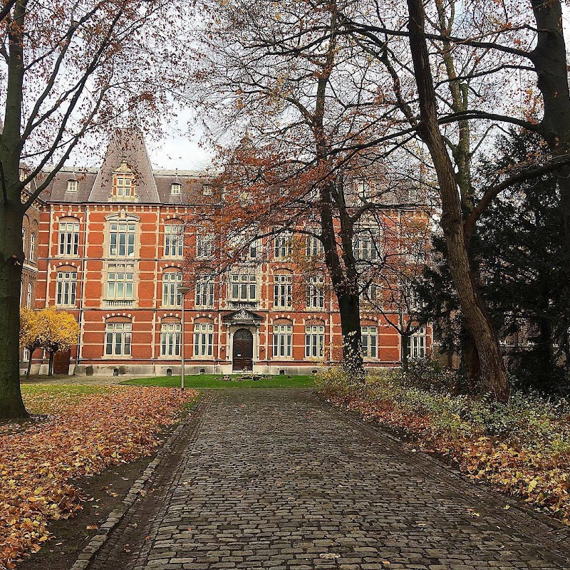 Museum Het Ursulinenconvent/ Familiemuseum/ Café en Winkel/ Dubois/ Apothekerstuin/ VVV/ Breusterbrouwers