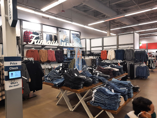 Clothing Store «Old Navy», reviews and photos, 400 S State Rd, Springfield, PA 19064, USA