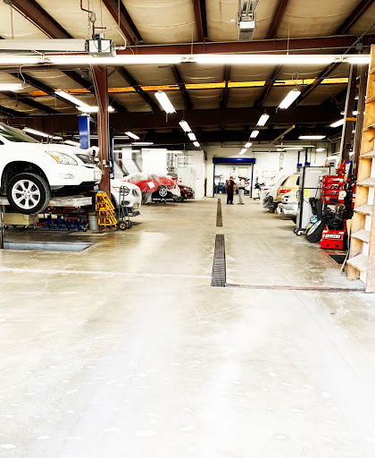 Auto Body Shop «Spirit West Motor Carriage», reviews and photos, 610 Park Ln, Ballwin, MO 63011, USA