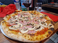 Plats et boissons du ISCHIA MIA PIZZERIA à Saint-Raphaël - n°1