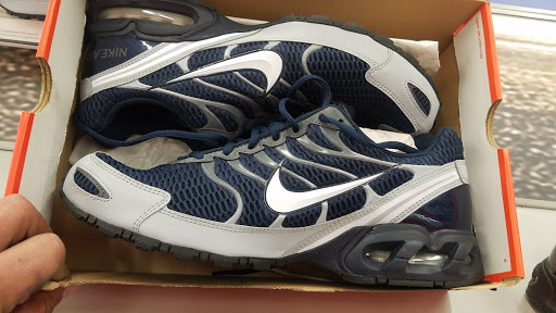 Sporting Goods Store «Academy Sports + Outdoors», reviews and photos, 14260 Manchester Rd, Manchester, MO 63011, USA