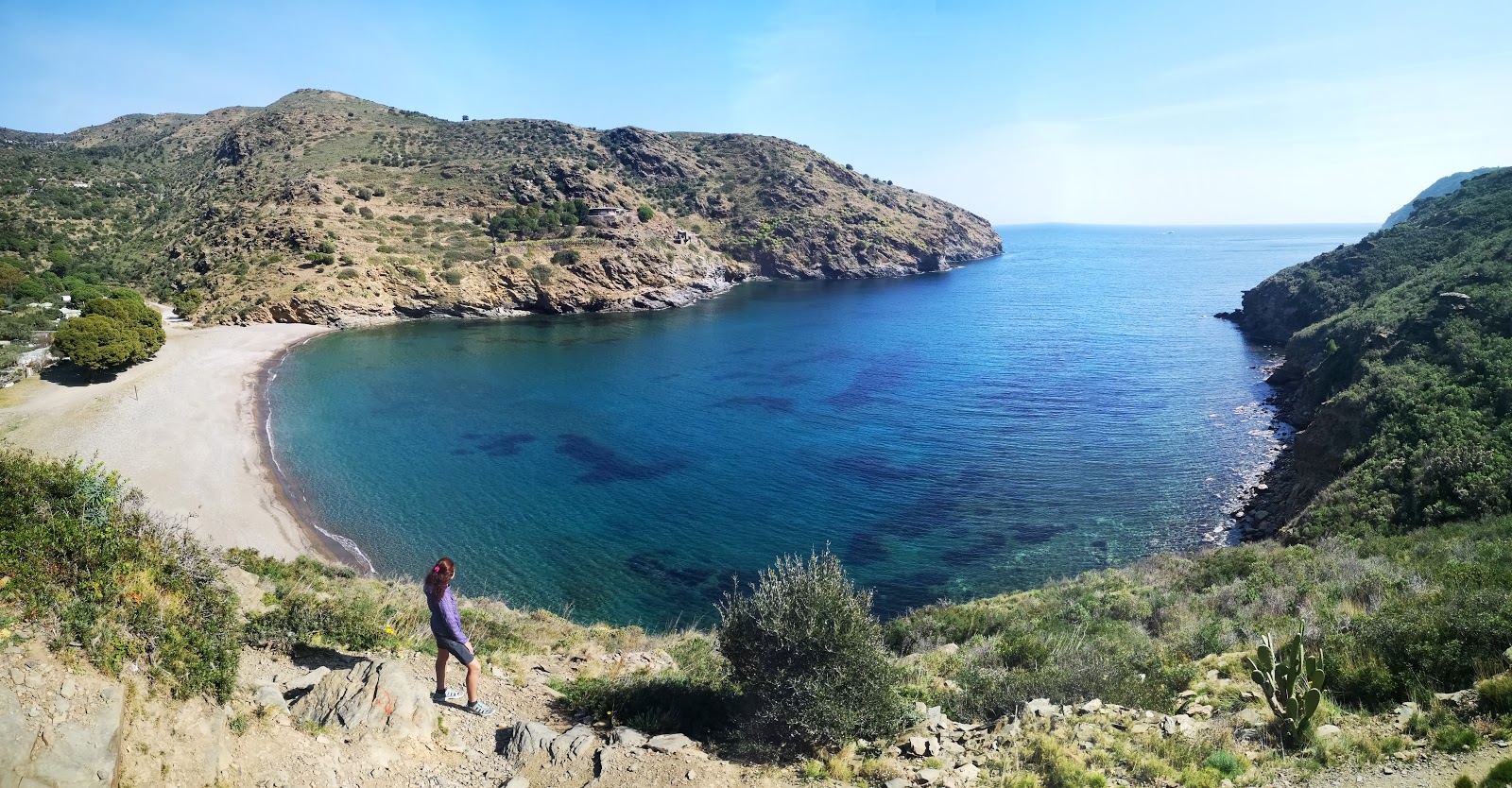 Fotografie cu Platja de Joncols - locul popular printre cunoscătorii de relaxare