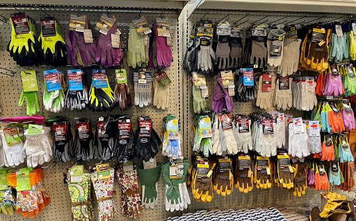 Pet Supply Store «Bethel Feed & Supply Pet & Garden Center», reviews and photos, 528 W Plane St, Bethel, OH 45106, USA