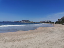 La Cucaracha beach'in fotoğrafı - rahatlamayı sevenler arasında popüler bir yer